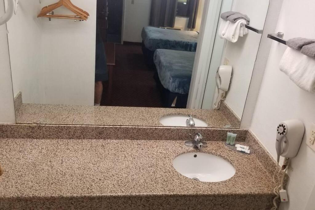 Hotel 2 Queen Beds Hotel Room 222 Wi-Fi Hot Tub Booking 斯蒂尔沃特 外观 照片