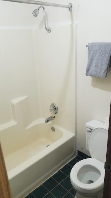 Hotel 2 Queen Beds Hotel Room 222 Wi-Fi Hot Tub Booking 斯蒂尔沃特 外观 照片