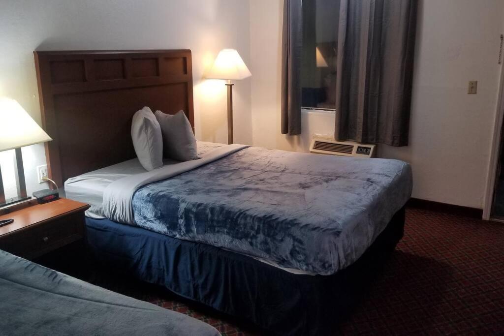 Hotel 2 Queen Beds Hotel Room 222 Wi-Fi Hot Tub Booking 斯蒂尔沃特 外观 照片